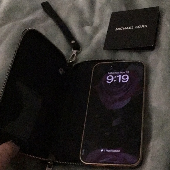 MICHAEL KORS NEW Wristlet Jet Set  Perforated Exterior - Picture 8 of 8